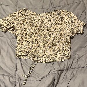 Sky and Sparrow Cream Floral Drawstring Crop Top